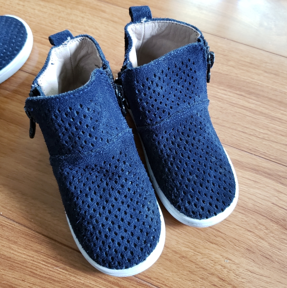 Monkey Feet 18-24 months cute zippy boots